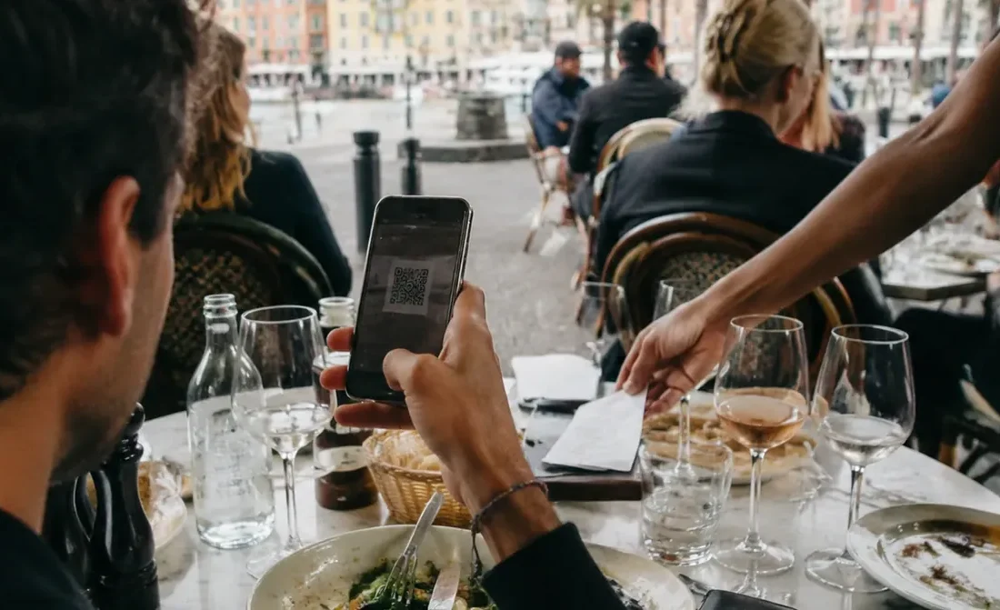 Un QR code à table : l’idée d’une Antiboise pour diviser la note au centime