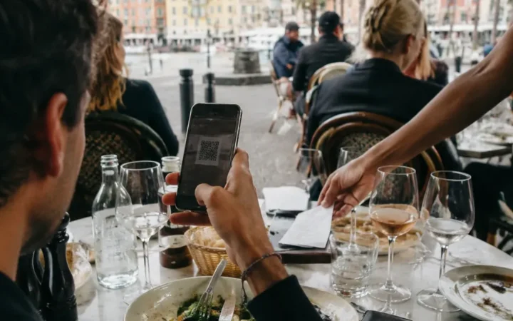 Un QR code à table : l’idée d’une Antiboise pour diviser la note au centime