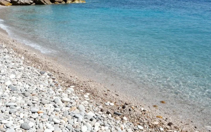 Baignade autour de Nice : nos plages et criques préférées pour l’été 2026