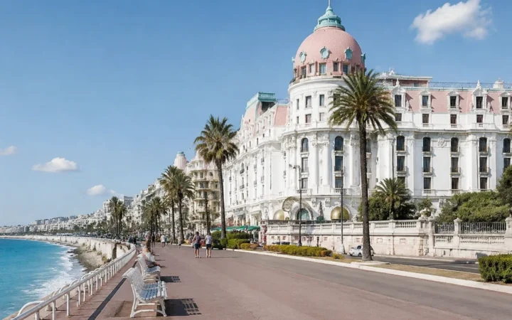 Le Negresco, le palace au dôme rose qui résume la Belle Époque niçoise