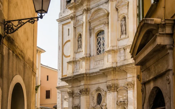 Église Vieux-Nice : laquelle visiter en priorité ?